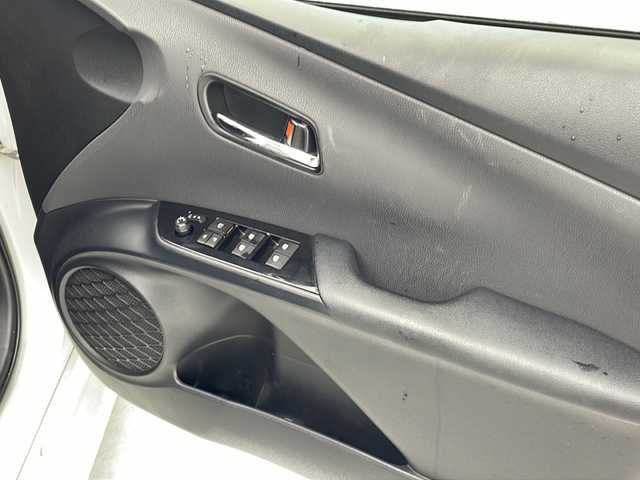 トヨタ プリウス S ツーリングセレクション 沖縄県 2016(平28)年 8.3万km ホワイトパールクリスタルシャイン 純正ＳＤナビゲーション（ＣＤ／ＤＶＤ／ＢＴ／フルセグTV）/バックカメラ/ＥＴＣ/ドラレコ/レーダー探知機/ＢＳＭ/前席シートヒーター/LEDヘッドライト/オートライト/社外18インチアルミホイール/スマートキー/プッシュスタート/社外コンビステアリング/社外シフトノブ/社外ダウンサス/ナビゲーション不良