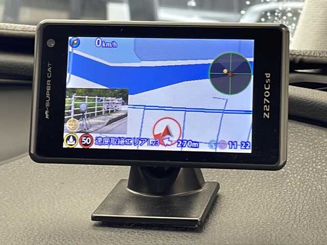 トヨタ プリウス S ツーリングセレクション 沖縄県 2016(平28)年 8.3万km ホワイトパールクリスタルシャイン 純正ＳＤナビゲーション（ＣＤ／ＤＶＤ／ＢＴ／フルセグTV）/バックカメラ/ＥＴＣ/ドラレコ/レーダー探知機/ＢＳＭ/前席シートヒーター/LEDヘッドライト/オートライト/社外18インチアルミホイール/スマートキー/プッシュスタート/社外コンビステアリング/社外シフトノブ/社外ダウンサス/ナビゲーション不良