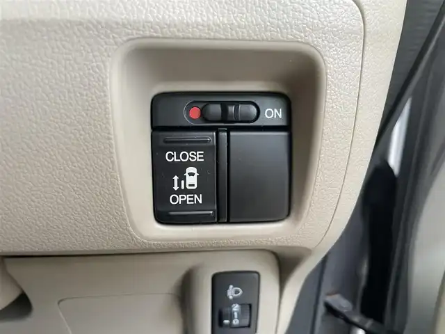 ホンダ Ｎ ＢＯＸ G ターボ Lパッケージ 福岡県 2015(平27)年 5.1万km カトラリーシルバーM Gathers7型ナビ/（BT/フルセグ/DISC/AM/FM/SD/iPod)/Bカメラ/片側パワースライドドア/クルーズコントロール/ベンチシート/チップアップシート/アルミホイール/パドルシフト/シートカバー/横滑り防止装置/盗難防止装置/スマートキー/ETC