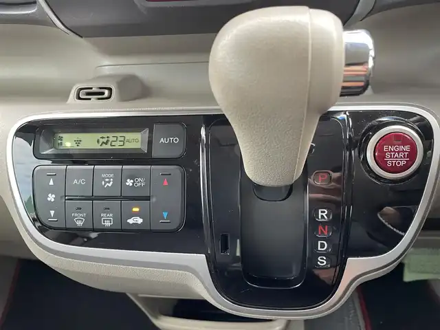 ホンダ Ｎ ＢＯＸ G ターボ Lパッケージ 福岡県 2015(平27)年 5.1万km カトラリーシルバーM Gathers7型ナビ/（BT/フルセグ/DISC/AM/FM/SD/iPod)/Bカメラ/片側パワースライドドア/クルーズコントロール/ベンチシート/チップアップシート/アルミホイール/パドルシフト/シートカバー/横滑り防止装置/盗難防止装置/スマートキー/ETC