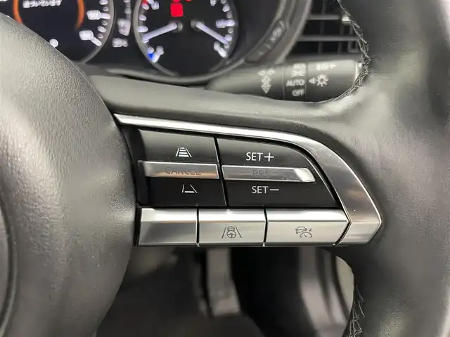 マツダ ＣＸ－３０ XD プロアクティブツーリングセレクション 富山県 2019(令1)年 2.7万km スノーフレイクホワイトパールマイカ 純正ナビ（AM/FM/DVD/BT/USB/HDMI/フルセグ）/全方位カメラ/ドライブレコーダー/ETC/ヘッドアップディスプレイ/ブラインドスポットモニター/衝突被害軽減システム/レーダークルーズコントロール/レーンキープアシスト/コーナーセンサー/横滑り防止装置/アイドリングストップ/D席パワーシート/D席メモリシート/シートヒーター/ハンドルヒーター/オートLEDライト/純正アルミホイール/純正フロアマット/オートホールド付電子パーキング/パワーバックドア/革巻きステアリング/ステアリングスイッチ/パドルシフト/スマートキー/スペアキー