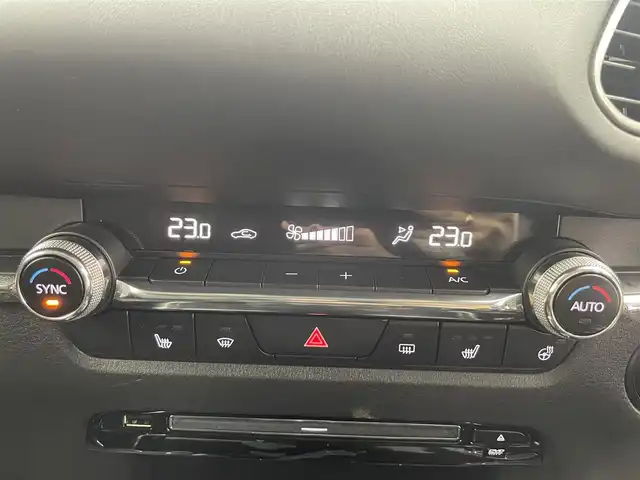 マツダ ＣＸ－３０ XD プロアクティブツーリングセレクション 富山県 2019(令1)年 2.7万km スノーフレイクホワイトパールマイカ 純正ナビ（AM/FM/DVD/BT/USB/HDMI/フルセグ）/全方位カメラ/ドライブレコーダー/ETC/ヘッドアップディスプレイ/ブラインドスポットモニター/衝突被害軽減システム/レーダークルーズコントロール/レーンキープアシスト/コーナーセンサー/横滑り防止装置/アイドリングストップ/D席パワーシート/D席メモリシート/シートヒーター/ハンドルヒーター/オートLEDライト/純正アルミホイール/純正フロアマット/オートホールド付電子パーキング/パワーバックドア/革巻きステアリング/ステアリングスイッチ/パドルシフト/スマートキー/スペアキー