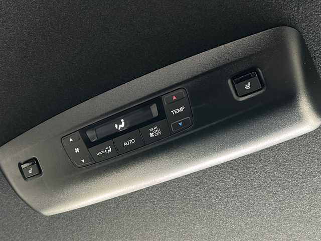ホンダ ステップワゴン スパーダ eHEV プレミアムライン 三重県 2024(令6)年 0.1万km プラチナホワイトパール 両側パワースライドドア /BSM/ホンダセンシング /1.2列目シートヒーター /前後コーナーセンサー /USB給電 /レーダークルーズコントロール /LEDヘッドライト /オートライト /ハーフレザーシート /オットマン/ウィンカーミラー/電動格納ミラー /禁煙車