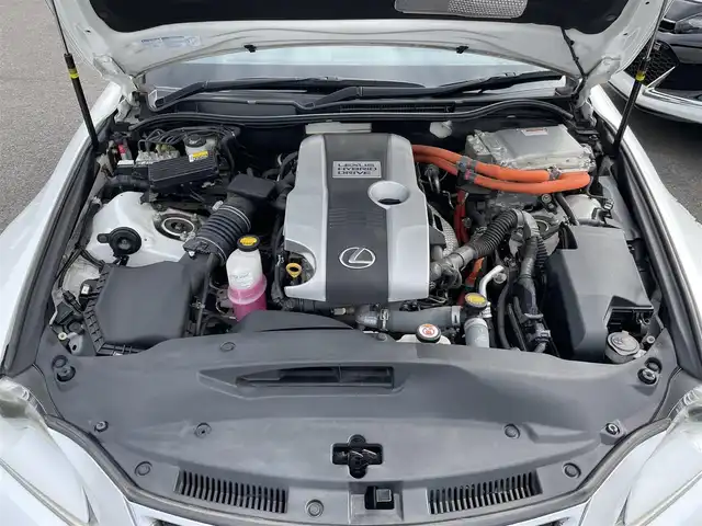 レクサス ＩＳ 300h バージョンL 佐賀県 2013(平25)年 7.4万km ホワイトパールクリスタルシャイン ブラインドスポットモニター/クルーズコントロール/黒革シート/前席パワーシート/前席シートベンチレーション/前席シートヒーター/純正17インチAW/LEDヘッドライト/オートライト/革巻きステアリング/パドルシフト/ドライブモードセレクト/オートワイパー/ETC/社外ドラレコ(SN-ST5400)/プッシュスタート