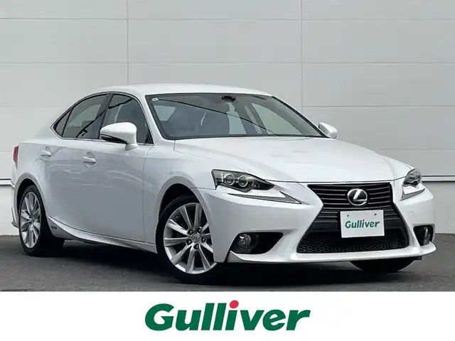 レクサス ＩＳ 300h バージョンL 佐賀県 2013(平25)年 7.4万km ホワイトパールクリスタルシャイン ブラインドスポットモニター/クルーズコントロール/黒革シート/前席パワーシート/前席シートベンチレーション/前席シートヒーター/純正17インチAW/LEDヘッドライト/オートライト/革巻きステアリング/パドルシフト/ドライブモードセレクト/オートワイパー/ETC/社外ドラレコ(SN-ST5400)/プッシュスタート