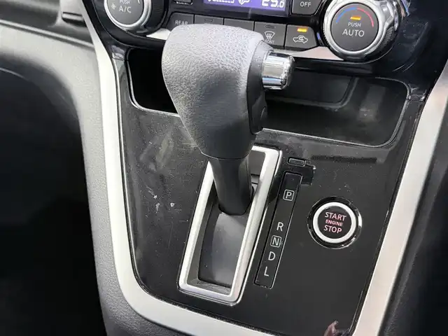 日産 セレナ ハイウェイスター 大阪府 2016(平28)年 5.6万km ブリリアントホワイトパール 純正9incナビTV バックカメラ クルーズコントロール 衝突軽減ブレーキ レーンアシスト 両側パワースライドドア スマートキー プッシュスタート オートライト LEDヘッドライト ETC