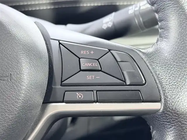 日産 セレナ ハイウェイスター 大阪府 2016(平28)年 5.6万km ブリリアントホワイトパール 純正9incナビTV バックカメラ クルーズコントロール 衝突軽減ブレーキ レーンアシスト 両側パワースライドドア スマートキー プッシュスタート オートライト LEDヘッドライト ETC