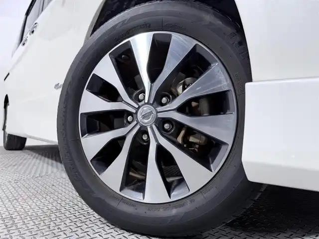 日産 セレナ ハイウェイスター 大阪府 2016(平28)年 5.6万km ブリリアントホワイトパール 純正9incナビTV バックカメラ クルーズコントロール 衝突軽減ブレーキ レーンアシスト 両側パワースライドドア スマートキー プッシュスタート オートライト LEDヘッドライト ETC