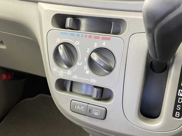 ダイハツ ミラ イース L メモリアルエディション 新潟県 2013(平25)年 6万km ブラックマイカメタリック 社外メモリナビ/(Panasonic/ワンセグTV/Bluetooth/CD/DVD/SD)/横滑り防止装置/盗難防止装置/ABS/ドアバイザー/フォグランプ/リモコンキー/純正サマータイヤホイールセット車載
