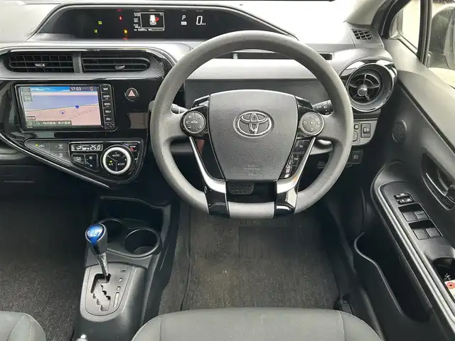 トヨタ アクア S 島根県 2019(平31)年 6.2万km スーパーホワイトⅡ トヨタセーフティセンス/純正ナビ/Bluetooth/バックカメラ/オートライト/オートマチックハイビーム /LDA/プリクラッシュセーフティ/スマートキー/プッシュスタート /フロアマット/ドアバイザー/フロントワイパーデアイサー /電動格納ミラー/ステアリングスイッチ