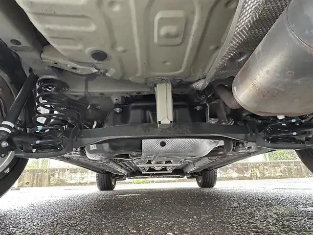 トヨタ カローラ クロス Z 佐賀県 2021(令3)年 2.6万km セメントグレーメタリック トヨタセーフティセンス/・プリクラッシュセーフティ/・レーンディパーチャーアラート/・オートマチックハイビーム/・レーダークルーズコントロール/クリアランスソナー/純正８型ディスプレイオーディオ/・バックカメラ/・フルセグTV/CD/DVD/BT/純正18インチAW/ハーフレザーシート/シートヒーター/LEDヘッドライト/オートライト/フォグランプ/パワーバックドア/プッシュスタート/フロアマット/ドアバイザー/電動格納ミラー