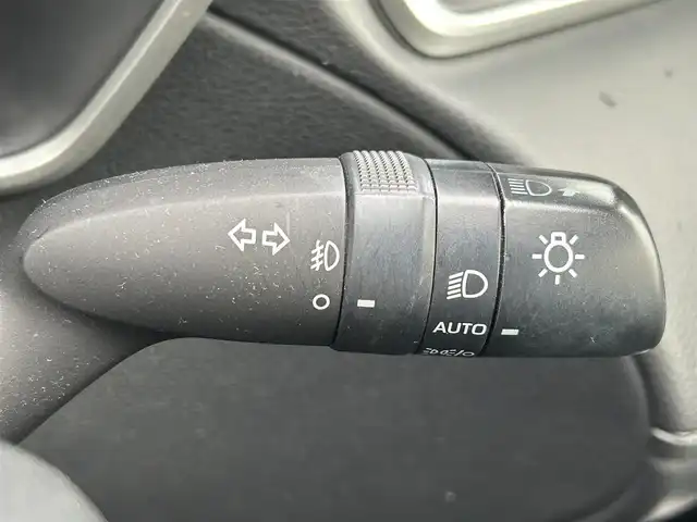 トヨタ カローラ クロス Z 佐賀県 2021(令3)年 2.6万km セメントグレーメタリック トヨタセーフティセンス/・プリクラッシュセーフティ/・レーンディパーチャーアラート/・オートマチックハイビーム/・レーダークルーズコントロール/クリアランスソナー/純正８型ディスプレイオーディオ/・バックカメラ/・フルセグTV/CD/DVD/BT/純正18インチAW/ハーフレザーシート/シートヒーター/LEDヘッドライト/オートライト/フォグランプ/パワーバックドア/プッシュスタート/フロアマット/ドアバイザー/電動格納ミラー