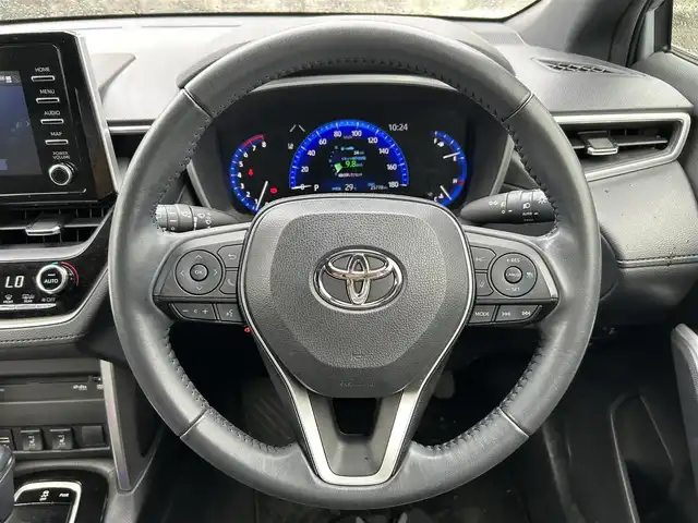 トヨタ カローラ クロス Z 佐賀県 2021(令3)年 2.6万km セメントグレーメタリック トヨタセーフティセンス/・プリクラッシュセーフティ/・レーンディパーチャーアラート/・オートマチックハイビーム/・レーダークルーズコントロール/クリアランスソナー/純正８型ディスプレイオーディオ/・バックカメラ/・フルセグTV/CD/DVD/BT/純正18インチAW/ハーフレザーシート/シートヒーター/LEDヘッドライト/オートライト/フォグランプ/パワーバックドア/プッシュスタート/フロアマット/ドアバイザー/電動格納ミラー