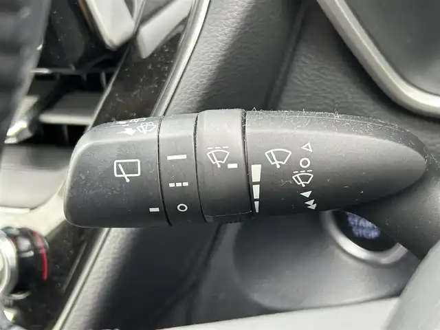 トヨタ カローラ クロス Z 佐賀県 2021(令3)年 2.6万km セメントグレーメタリック トヨタセーフティセンス/・プリクラッシュセーフティ/・レーンディパーチャーアラート/・オートマチックハイビーム/・レーダークルーズコントロール/クリアランスソナー/純正８型ディスプレイオーディオ/・バックカメラ/・フルセグTV/CD/DVD/BT/純正18インチAW/ハーフレザーシート/シートヒーター/LEDヘッドライト/オートライト/フォグランプ/パワーバックドア/プッシュスタート/フロアマット/ドアバイザー/電動格納ミラー