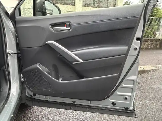 トヨタ カローラ クロス Z 佐賀県 2021(令3)年 2.6万km セメントグレーメタリック トヨタセーフティセンス/・プリクラッシュセーフティ/・レーンディパーチャーアラート/・オートマチックハイビーム/・レーダークルーズコントロール/クリアランスソナー/純正８型ディスプレイオーディオ/・バックカメラ/・フルセグTV/CD/DVD/BT/純正18インチAW/ハーフレザーシート/シートヒーター/LEDヘッドライト/オートライト/フォグランプ/パワーバックドア/プッシュスタート/フロアマット/ドアバイザー/電動格納ミラー