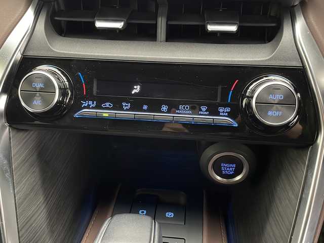 トヨタ ハリアー G 宮崎県 2022(令4)年 0.4万km ホワイトパールクリスタルシャイン Toyota Safety Sense/〇プリクラシュセーフティ/〇レーントレーシングアシスト/〇パーキングサポートブレーキ/〇ロードサインアシスト/〇オートマチックハイビーム/〇クリアランスソナー/〇レーダークルーズコントロール/〇先行車発進告知/モデリスタエアロ/デジタルインナーミラー/純正8インチディスプレイオーディオ/バックカメラ/ハーフレザーシート/パワーシート/パワーバックドア/LEDヘッドライト/純正18インチAW/ビルトインETC/保証書/取扱説明書