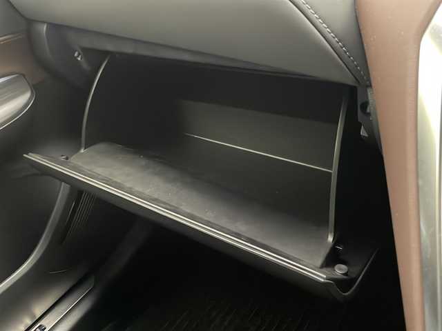 トヨタ ハリアー G 宮崎県 2022(令4)年 0.4万km ホワイトパールクリスタルシャイン Toyota Safety Sense/〇プリクラシュセーフティ/〇レーントレーシングアシスト/〇パーキングサポートブレーキ/〇ロードサインアシスト/〇オートマチックハイビーム/〇クリアランスソナー/〇レーダークルーズコントロール/〇先行車発進告知/モデリスタエアロ/デジタルインナーミラー/純正8インチディスプレイオーディオ/バックカメラ/ハーフレザーシート/パワーシート/パワーバックドア/LEDヘッドライト/純正18インチAW/ビルトインETC/保証書/取扱説明書