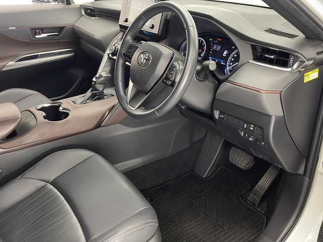 トヨタ ハリアー G 宮崎県 2022(令4)年 0.4万km ホワイトパールクリスタルシャイン Toyota Safety Sense/〇プリクラシュセーフティ/〇レーントレーシングアシスト/〇パーキングサポートブレーキ/〇ロードサインアシスト/〇オートマチックハイビーム/〇クリアランスソナー/〇レーダークルーズコントロール/〇先行車発進告知/モデリスタエアロ/デジタルインナーミラー/純正8インチディスプレイオーディオ/バックカメラ/ハーフレザーシート/パワーシート/パワーバックドア/LEDヘッドライト/純正18インチAW/ビルトインETC/保証書/取扱説明書