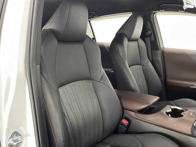 トヨタ ハリアー G 宮崎県 2022(令4)年 0.4万km ホワイトパールクリスタルシャイン Toyota Safety Sense/〇プリクラシュセーフティ/〇レーントレーシングアシスト/〇パーキングサポートブレーキ/〇ロードサインアシスト/〇オートマチックハイビーム/〇クリアランスソナー/〇レーダークルーズコントロール/〇先行車発進告知/モデリスタエアロ/デジタルインナーミラー/純正8インチディスプレイオーディオ/バックカメラ/ハーフレザーシート/パワーシート/パワーバックドア/LEDヘッドライト/純正18インチAW/ビルトインETC/保証書/取扱説明書