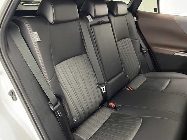 トヨタ ハリアー G 宮崎県 2022(令4)年 0.4万km ホワイトパールクリスタルシャイン Toyota Safety Sense/〇プリクラシュセーフティ/〇レーントレーシングアシスト/〇パーキングサポートブレーキ/〇ロードサインアシスト/〇オートマチックハイビーム/〇クリアランスソナー/〇レーダークルーズコントロール/〇先行車発進告知/モデリスタエアロ/デジタルインナーミラー/純正8インチディスプレイオーディオ/バックカメラ/ハーフレザーシート/パワーシート/パワーバックドア/LEDヘッドライト/純正18インチAW/ビルトインETC/保証書/取扱説明書