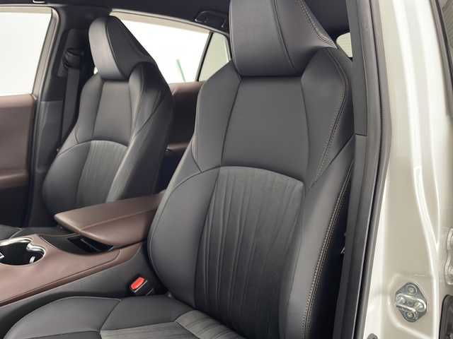 トヨタ ハリアー G 宮崎県 2022(令4)年 0.4万km ホワイトパールクリスタルシャイン Toyota Safety Sense/〇プリクラシュセーフティ/〇レーントレーシングアシスト/〇パーキングサポートブレーキ/〇ロードサインアシスト/〇オートマチックハイビーム/〇クリアランスソナー/〇レーダークルーズコントロール/〇先行車発進告知/モデリスタエアロ/デジタルインナーミラー/純正8インチディスプレイオーディオ/バックカメラ/ハーフレザーシート/パワーシート/パワーバックドア/LEDヘッドライト/純正18インチAW/ビルトインETC/保証書/取扱説明書