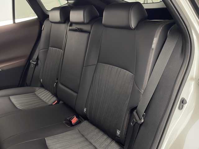 トヨタ ハリアー G 宮崎県 2022(令4)年 0.4万km ホワイトパールクリスタルシャイン Toyota Safety Sense/〇プリクラシュセーフティ/〇レーントレーシングアシスト/〇パーキングサポートブレーキ/〇ロードサインアシスト/〇オートマチックハイビーム/〇クリアランスソナー/〇レーダークルーズコントロール/〇先行車発進告知/モデリスタエアロ/デジタルインナーミラー/純正8インチディスプレイオーディオ/バックカメラ/ハーフレザーシート/パワーシート/パワーバックドア/LEDヘッドライト/純正18インチAW/ビルトインETC/保証書/取扱説明書