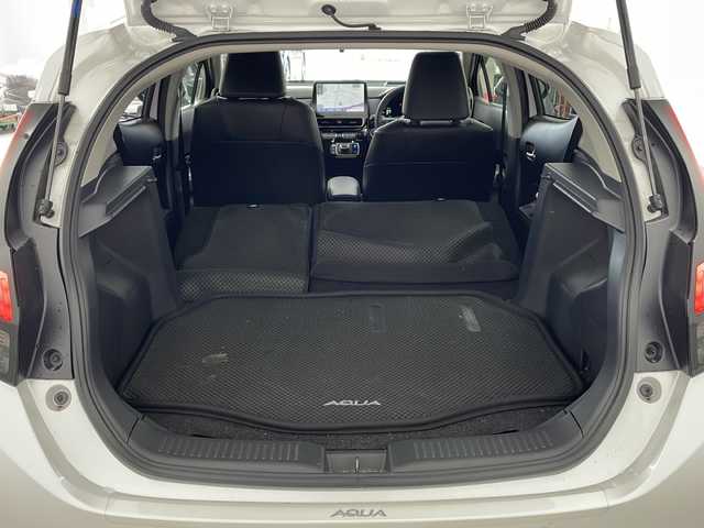 トヨタ アクア Z 兵庫県 2021(令3)年 1.5万km プラチナホワイトパールマイカ ・10.5インチ純正ディスプレイオーディオ/・AM/FM/USB/Miracast/・Bluetooth接続/・AppleCarPlay/AndroidAuto/・バックカメラ/・運転席パワーシート/・前席シートヒーター/・ステアリングヒーター/・AC100V/・ビルトインETC2.0/・パーキングアシスト/・ドライブモード（パワー、エコ）/・USB充電ポート/・アラウンドビューモニター/・前後ドライブレコーダー/・横滑り防止装置/・社外レーダー/・トヨタセーフティセンス/・レーントレーシングアシスト/・プリクラッシュセーフティ/・ブラインドスポットモニター/・クリアランスソナー/・リヤクロストラフィックアラート/・パーキングサポートブレーキ/・ヘッドアップディスプレイ/・ロードサインアシスト/・先行車発進告知/・後退速度抑制/・オートマチックハイビーム/・レーダークルーズコントロール/・革巻きステアリング/・ステアリングスイッチ/・LEDヘッドランプ/・純正フロアマット/・純正アルミホイール/・取扱説明書/・保証書/・フォグランプ