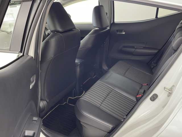 トヨタ アクア Z 兵庫県 2021(令3)年 1.5万km プラチナホワイトパールマイカ ・10.5インチ純正ディスプレイオーディオ/・AM/FM/USB/Miracast/・Bluetooth接続/・AppleCarPlay/AndroidAuto/・バックカメラ/・運転席パワーシート/・前席シートヒーター/・ステアリングヒーター/・AC100V/・ビルトインETC2.0/・パーキングアシスト/・ドライブモード（パワー、エコ）/・USB充電ポート/・アラウンドビューモニター/・前後ドライブレコーダー/・横滑り防止装置/・社外レーダー/・トヨタセーフティセンス/・レーントレーシングアシスト/・プリクラッシュセーフティ/・ブラインドスポットモニター/・クリアランスソナー/・リヤクロストラフィックアラート/・パーキングサポートブレーキ/・ヘッドアップディスプレイ/・ロードサインアシスト/・先行車発進告知/・後退速度抑制/・オートマチックハイビーム/・レーダークルーズコントロール/・革巻きステアリング/・ステアリングスイッチ/・LEDヘッドランプ/・純正フロアマット/・純正アルミホイール/・取扱説明書/・保証書/・フォグランプ