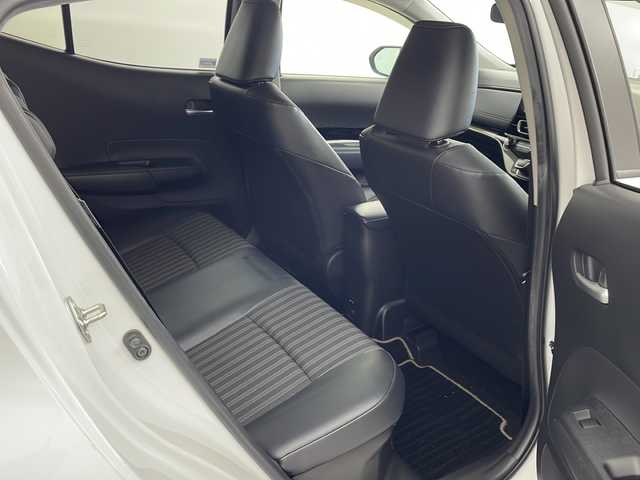 トヨタ アクア Z 兵庫県 2021(令3)年 1.5万km プラチナホワイトパールマイカ ・10.5インチ純正ディスプレイオーディオ/・AM/FM/USB/Miracast/・Bluetooth接続/・AppleCarPlay/AndroidAuto/・バックカメラ/・運転席パワーシート/・前席シートヒーター/・ステアリングヒーター/・AC100V/・ビルトインETC2.0/・パーキングアシスト/・ドライブモード（パワー、エコ）/・USB充電ポート/・アラウンドビューモニター/・前後ドライブレコーダー/・横滑り防止装置/・社外レーダー/・トヨタセーフティセンス/・レーントレーシングアシスト/・プリクラッシュセーフティ/・ブラインドスポットモニター/・クリアランスソナー/・リヤクロストラフィックアラート/・パーキングサポートブレーキ/・ヘッドアップディスプレイ/・ロードサインアシスト/・先行車発進告知/・後退速度抑制/・オートマチックハイビーム/・レーダークルーズコントロール/・革巻きステアリング/・ステアリングスイッチ/・LEDヘッドランプ/・純正フロアマット/・純正アルミホイール/・取扱説明書/・保証書/・フォグランプ