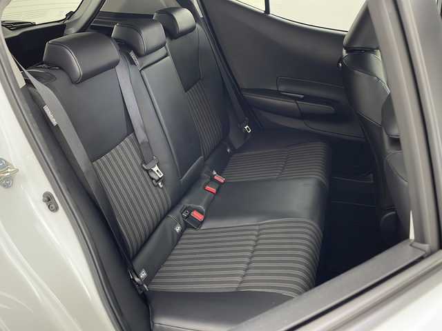 トヨタ アクア Z 兵庫県 2021(令3)年 1.5万km プラチナホワイトパールマイカ ・10.5インチ純正ディスプレイオーディオ/・AM/FM/USB/Miracast/・Bluetooth接続/・AppleCarPlay/AndroidAuto/・バックカメラ/・運転席パワーシート/・前席シートヒーター/・ステアリングヒーター/・AC100V/・ビルトインETC2.0/・パーキングアシスト/・ドライブモード（パワー、エコ）/・USB充電ポート/・アラウンドビューモニター/・前後ドライブレコーダー/・横滑り防止装置/・社外レーダー/・トヨタセーフティセンス/・レーントレーシングアシスト/・プリクラッシュセーフティ/・ブラインドスポットモニター/・クリアランスソナー/・リヤクロストラフィックアラート/・パーキングサポートブレーキ/・ヘッドアップディスプレイ/・ロードサインアシスト/・先行車発進告知/・後退速度抑制/・オートマチックハイビーム/・レーダークルーズコントロール/・革巻きステアリング/・ステアリングスイッチ/・LEDヘッドランプ/・純正フロアマット/・純正アルミホイール/・取扱説明書/・保証書/・フォグランプ