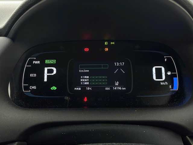 トヨタ アクア Z 兵庫県 2021(令3)年 1.5万km プラチナホワイトパールマイカ ・10.5インチ純正ディスプレイオーディオ/・AM/FM/USB/Miracast/・Bluetooth接続/・AppleCarPlay/AndroidAuto/・バックカメラ/・運転席パワーシート/・前席シートヒーター/・ステアリングヒーター/・AC100V/・ビルトインETC2.0/・パーキングアシスト/・ドライブモード（パワー、エコ）/・USB充電ポート/・アラウンドビューモニター/・前後ドライブレコーダー/・横滑り防止装置/・社外レーダー/・トヨタセーフティセンス/・レーントレーシングアシスト/・プリクラッシュセーフティ/・ブラインドスポットモニター/・クリアランスソナー/・リヤクロストラフィックアラート/・パーキングサポートブレーキ/・ヘッドアップディスプレイ/・ロードサインアシスト/・先行車発進告知/・後退速度抑制/・オートマチックハイビーム/・レーダークルーズコントロール/・革巻きステアリング/・ステアリングスイッチ/・LEDヘッドランプ/・純正フロアマット/・純正アルミホイール/・取扱説明書/・保証書/・フォグランプ