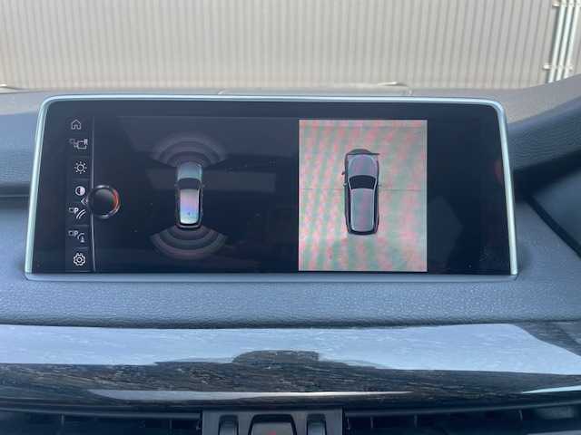 ＢＭＷ Ｘ５ xDrive 35d Mスポーツ 青森県 2016(平28)年 6.3万km アルピンホワイトⅢ ・4WD/・ディーゼル/ターボ/・サンルーフ/・メーカーHDDナビ/(Bluetooth/FM/AM/USB)/・全方位カメラ/・レーダークルーズコントロール/・ダウンヒルアシスト/・インテリジェントセーフティセンス/・前後バンパーソナー/・レザーシート（黒）/・運転席メモリーシート/・前席パワーシート/・電動リアゲート/・アンビエントライト/・ステアリングリモコン/・アイドリングストップ/・オートライト/・オートワイパー/・エアバックW/サイド/カーテ/・革巻きステア/・MTモード付AT/・フロアマット/・シルバールーフレール/・パワーバックドア/・純正アルミ20インチアルミホイール/・LEDヘッドライト/・ルームミラー一体型ETC/・フォグランプ