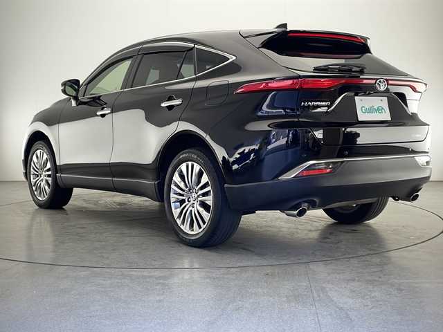 トヨタ ハリアー Z レザーパッケージ 宮崎県 2020(令2)年 4.9万km ブラック 禁煙車/トヨタセーフティセンス/純正12.3型ディスプレイオーディオナビTV/（T-CONNECT/Bluetooth/FMAM/HDMI/フルセグTV)/純正JBLプレミアムサウンドシステム/純正ビルトイン2.0ETC/純正ドライブレコーダー/純正LEDオートライト/純正LEDフォグ/純正19インチアルミ/アダプティブクルーズコントロール/パノラミックビューモニター/プリクラッシュセーフティ/オートマチックハイビーム/レーンディパーチャーアラート/ブラインドスポットモニター/ヘッドアップディスプレイ/クリアランスソナー/デジタルインナーミラー/黒本革シート/パワーバックドア/前席パワーシート/エアシート/パワーチルトステアリング/電子パーキング/オートホールド/デュアルオートエアコン/スマートキー/プッシュエンジンスタート/スペアキー/新車時保証書/取扱い説明書