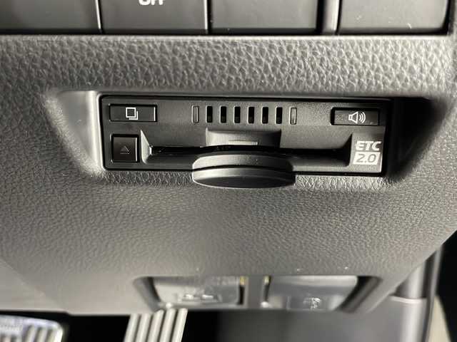 トヨタ ハリアー Z レザーパッケージ 宮崎県 2020(令2)年 4.9万km ブラック 禁煙車/トヨタセーフティセンス/純正12.3型ディスプレイオーディオナビTV/（T-CONNECT/Bluetooth/FMAM/HDMI/フルセグTV)/純正JBLプレミアムサウンドシステム/純正ビルトイン2.0ETC/純正ドライブレコーダー/純正LEDオートライト/純正LEDフォグ/純正19インチアルミ/アダプティブクルーズコントロール/パノラミックビューモニター/プリクラッシュセーフティ/オートマチックハイビーム/レーンディパーチャーアラート/ブラインドスポットモニター/ヘッドアップディスプレイ/クリアランスソナー/デジタルインナーミラー/黒本革シート/パワーバックドア/前席パワーシート/エアシート/パワーチルトステアリング/電子パーキング/オートホールド/デュアルオートエアコン/スマートキー/プッシュエンジンスタート/スペアキー/新車時保証書/取扱い説明書