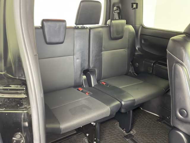 トヨタ エスクァイア ハイブリッド Gi 兵庫県 2018(平30)年 1.6万km ブラック ・純正9インチナビ（NSZT-Y68T）/CD/DVD/SD/Bluetooth/TV/・バックカメラ/・ビルトインETC/・純正ドライブレコーダー/・合成皮革シート/・前席シートヒーター/・両側パワースライドドア/・クルーズコントロール/・Toyota　Safety　Sense/・プリクラッシュセーフティ/・レーンディパーチャーアラート/・オートマチックハイビーム/・先行車発進告知機能/・純正ウッドコンビステアリング/・ＬＥＤヘッドライト/・ＬＥＤフォグランプ/・スマートキー/・プッシュスタート/・TRC