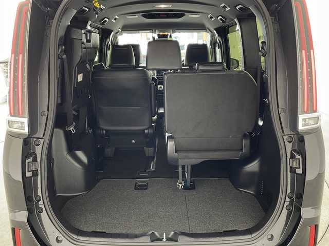 トヨタ エスクァイア ハイブリッド Gi 兵庫県 2018(平30)年 1.6万km ブラック ・純正9インチナビ（NSZT-Y68T）/CD/DVD/SD/Bluetooth/TV/・バックカメラ/・ビルトインETC/・純正ドライブレコーダー/・合成皮革シート/・前席シートヒーター/・両側パワースライドドア/・クルーズコントロール/・Toyota　Safety　Sense/・プリクラッシュセーフティ/・レーンディパーチャーアラート/・オートマチックハイビーム/・先行車発進告知機能/・純正ウッドコンビステアリング/・ＬＥＤヘッドライト/・ＬＥＤフォグランプ/・スマートキー/・プッシュスタート/・TRC