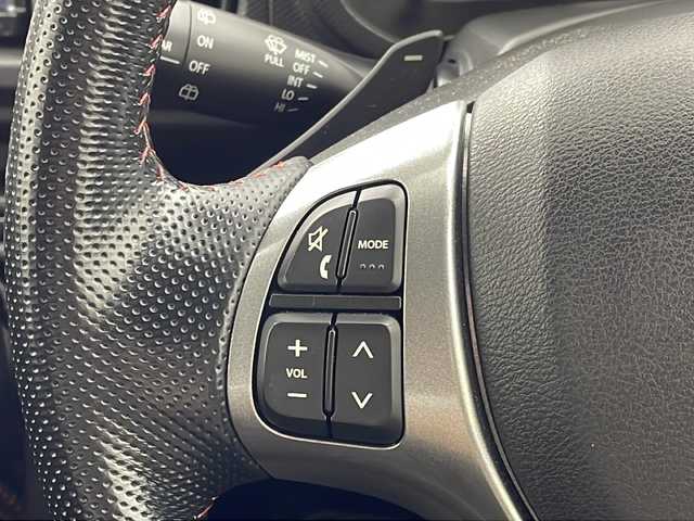 スズキ アルト ワークス 岐阜県 2016(平28)年 4.5万km パールホワイト ターボ/社外ナビ/（AM/FM/CD/Bluetooth/TV）/バックカメラ/純正レカロシート/パドルシフト/HIDオートライト/フォグランプ/ETC/革巻きステアリング/横滑り防止システム/アイドリングストップ/パワーウィンドウ/社外センターコンソール/アルミペダル/プッシュスタート/スマートキー/サイドバイザー