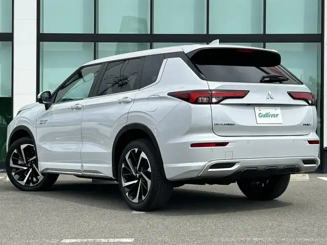 三菱 アウトランダー ＰＨＥＶ G 和歌山県 2024(令6)年 0.4万km ホワイトダイヤモンド 純正ナビ/マルチアラウンドモニター/HDMI/マイパイロット/衝突軽減ブレーキ/BSW/ドライブモードセレクター/エレクトリックテールゲート/パワーシート/AC1500W/純正２０インチアルミホイール/純正フロアマット/LEDヘッドライト/オートライト