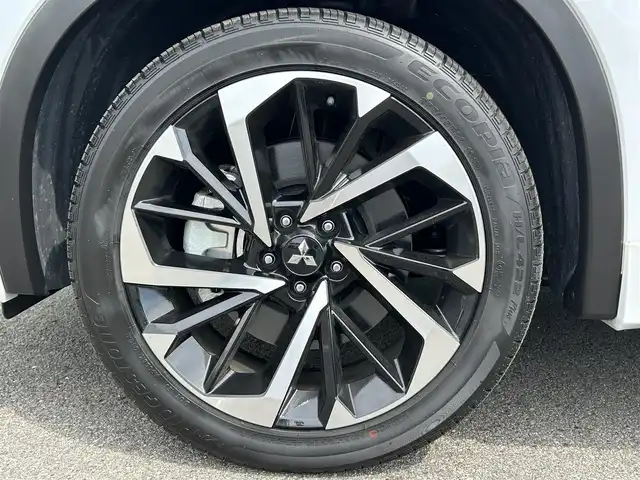 三菱 アウトランダー ＰＨＥＶ G 和歌山県 2024(令6)年 0.4万km ホワイトダイヤモンド 純正ナビ/マルチアラウンドモニター/HDMI/マイパイロット/衝突軽減ブレーキ/BSW/ドライブモードセレクター/エレクトリックテールゲート/パワーシート/AC1500W/純正２０インチアルミホイール/純正フロアマット/LEDヘッドライト/オートライト