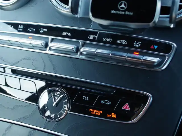 メルセデス・ベンツ Ｃ１８０ クーペ 埼玉県 2017(平29)年 4.5万km オブシディアンブラック ブラックレザーシート/アダプティブクルーズコントロール/レーダーセーフティパッケージ/パークセンサー/ブラインドスポットモニター/バックカメラ/純正ナビ/ETC/フルセグTV/シートヒーター/シートメモリー機能