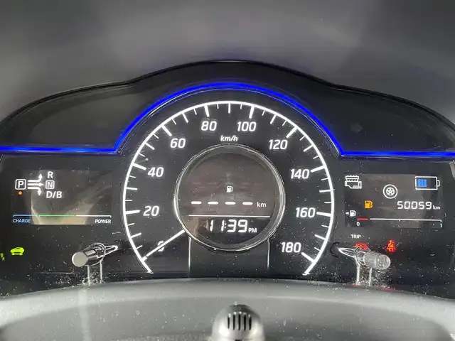 日産 ノート e－パワー メダリスト 佐賀県 2017(平29)年 5万km ブリリアントホワイトパール 純正SDナビ/　フルセグTV　CD　DVD　USB　Bluetooth/アラウンドビューモニター/ドライブレコーダー/ETC/車線逸脱警報/低速衝突軽減ブレーキ/前後コーナーセンサー/インテリジェントルームミラー/ハーフレザーシート/ステアリングスイッチ/純正LEDライト/オートライト/電動格納ミラー/ウィンカーミラー/純正15インチアルミホイール/純正フロアマット/ドアバイザー/プッシュスタート/スマートキー