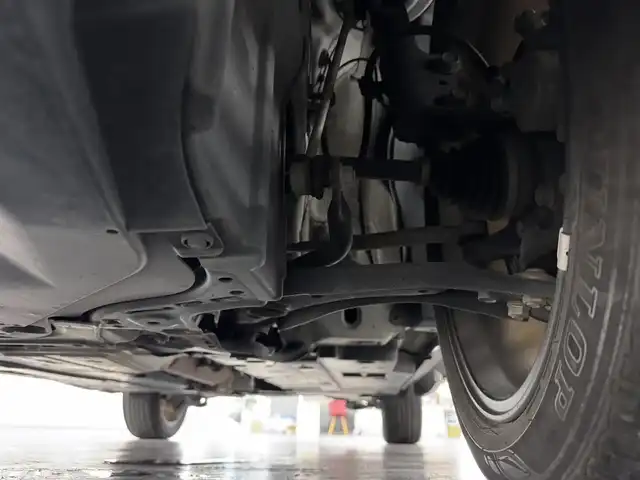 トヨタ ヤリスクロス ハイブリッド Z 三重県 2021(令3)年 7.1万km ホワイトパールクリスタルシャイン ハイブリッド/FF/フロアCVT/純正 8インチディスプレイオーディオ/（AM/FM/CD*/DVD*/USB/iPod/Bluetooth/Miracast/TV/CarPlay/AndroidAuto）/バックガイドモニター/ドライブレコーダー 前後/ビルトイン ETC/モデリスタエアロ（F/S/R下）/Toyota Safety Sense/・プリクラッシュセーフティ/・レーントレーシングアシスト/・レーダークルコン（全車速追従機能付）/・オートハイビーム/・ロードサインアシスト/・インテリジェントクリアランスソナー［パーキングサポートブレーキ（静止物＆後方接近車両）］/・ブラインドスポットモニター＆リヤクロストラフィックアラート/・先行車発進告知機能/装備/・ハーフレザーシート/・シートヒーター（D/N）/・パワーシート（D6way）/・オートエアコン/・オートライト/・LEDヘッドランプ/・ステアリングスイッチ/・プッシュスタート/・電子パーキングブレーキ＆ブレーキホールド/・USBジャック（充電用x1、入力用x1）/・純正18inAW/・保/取/マルチ取/・スマートキーx2/・【OP】応急用スペアタイヤ/・【DOP】インテリアパネルセット（茶木目調）/など