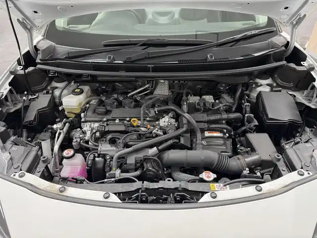 トヨタ ヤリスクロス ハイブリッド Z 三重県 2021(令3)年 7.1万km ホワイトパールクリスタルシャイン ハイブリッド/FF/フロアCVT/純正 8インチディスプレイオーディオ/（AM/FM/CD*/DVD*/USB/iPod/Bluetooth/Miracast/TV/CarPlay/AndroidAuto）/バックガイドモニター/ドライブレコーダー 前後/ビルトイン ETC/モデリスタエアロ（F/S/R下）/Toyota Safety Sense/・プリクラッシュセーフティ/・レーントレーシングアシスト/・レーダークルコン（全車速追従機能付）/・オートハイビーム/・ロードサインアシスト/・インテリジェントクリアランスソナー［パーキングサポートブレーキ（静止物＆後方接近車両）］/・ブラインドスポットモニター＆リヤクロストラフィックアラート/・先行車発進告知機能/装備/・ハーフレザーシート/・シートヒーター（D/N）/・パワーシート（D6way）/・オートエアコン/・オートライト/・LEDヘッドランプ/・ステアリングスイッチ/・プッシュスタート/・電子パーキングブレーキ＆ブレーキホールド/・USBジャック（充電用x1、入力用x1）/・純正18inAW/・保/取/マルチ取/・スマートキーx2/・【OP】応急用スペアタイヤ/・【DOP】インテリアパネルセット（茶木目調）/など