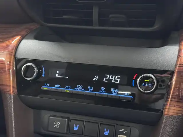 トヨタ ヤリスクロス ハイブリッド Z 三重県 2021(令3)年 7.1万km ホワイトパールクリスタルシャイン ハイブリッド/FF/フロアCVT/純正 8インチディスプレイオーディオ/（AM/FM/CD*/DVD*/USB/iPod/Bluetooth/Miracast/TV/CarPlay/AndroidAuto）/バックガイドモニター/ドライブレコーダー 前後/ビルトイン ETC/モデリスタエアロ（F/S/R下）/Toyota Safety Sense/・プリクラッシュセーフティ/・レーントレーシングアシスト/・レーダークルコン（全車速追従機能付）/・オートハイビーム/・ロードサインアシスト/・インテリジェントクリアランスソナー［パーキングサポートブレーキ（静止物＆後方接近車両）］/・ブラインドスポットモニター＆リヤクロストラフィックアラート/・先行車発進告知機能/装備/・ハーフレザーシート/・シートヒーター（D/N）/・パワーシート（D6way）/・オートエアコン/・オートライト/・LEDヘッドランプ/・ステアリングスイッチ/・プッシュスタート/・電子パーキングブレーキ＆ブレーキホールド/・USBジャック（充電用x1、入力用x1）/・純正18inAW/・保/取/マルチ取/・スマートキーx2/・【OP】応急用スペアタイヤ/・【DOP】インテリアパネルセット（茶木目調）/など