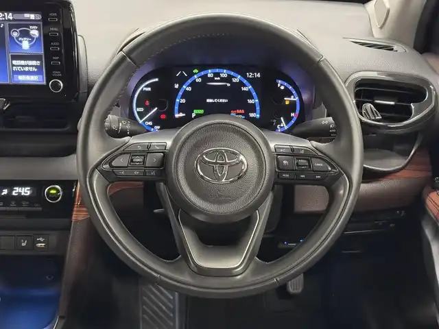 トヨタ ヤリスクロス ハイブリッド Z 三重県 2021(令3)年 7.1万km ホワイトパールクリスタルシャイン ハイブリッド/FF/フロアCVT/純正 8インチディスプレイオーディオ/（AM/FM/CD*/DVD*/USB/iPod/Bluetooth/Miracast/TV/CarPlay/AndroidAuto）/バックガイドモニター/ドライブレコーダー 前後/ビルトイン ETC/モデリスタエアロ（F/S/R下）/Toyota Safety Sense/・プリクラッシュセーフティ/・レーントレーシングアシスト/・レーダークルコン（全車速追従機能付）/・オートハイビーム/・ロードサインアシスト/・インテリジェントクリアランスソナー［パーキングサポートブレーキ（静止物＆後方接近車両）］/・ブラインドスポットモニター＆リヤクロストラフィックアラート/・先行車発進告知機能/装備/・ハーフレザーシート/・シートヒーター（D/N）/・パワーシート（D6way）/・オートエアコン/・オートライト/・LEDヘッドランプ/・ステアリングスイッチ/・プッシュスタート/・電子パーキングブレーキ＆ブレーキホールド/・USBジャック（充電用x1、入力用x1）/・純正18inAW/・保/取/マルチ取/・スマートキーx2/・【OP】応急用スペアタイヤ/・【DOP】インテリアパネルセット（茶木目調）/など