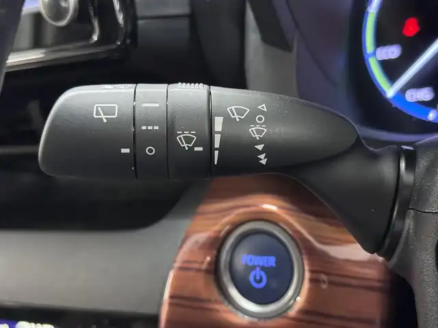 トヨタ ヤリスクロス ハイブリッド Z 三重県 2021(令3)年 7.1万km ホワイトパールクリスタルシャイン ハイブリッド/FF/フロアCVT/純正 8インチディスプレイオーディオ/（AM/FM/CD*/DVD*/USB/iPod/Bluetooth/Miracast/TV/CarPlay/AndroidAuto）/バックガイドモニター/ドライブレコーダー 前後/ビルトイン ETC/モデリスタエアロ（F/S/R下）/Toyota Safety Sense/・プリクラッシュセーフティ/・レーントレーシングアシスト/・レーダークルコン（全車速追従機能付）/・オートハイビーム/・ロードサインアシスト/・インテリジェントクリアランスソナー［パーキングサポートブレーキ（静止物＆後方接近車両）］/・ブラインドスポットモニター＆リヤクロストラフィックアラート/・先行車発進告知機能/装備/・ハーフレザーシート/・シートヒーター（D/N）/・パワーシート（D6way）/・オートエアコン/・オートライト/・LEDヘッドランプ/・ステアリングスイッチ/・プッシュスタート/・電子パーキングブレーキ＆ブレーキホールド/・USBジャック（充電用x1、入力用x1）/・純正18inAW/・保/取/マルチ取/・スマートキーx2/・【OP】応急用スペアタイヤ/・【DOP】インテリアパネルセット（茶木目調）/など