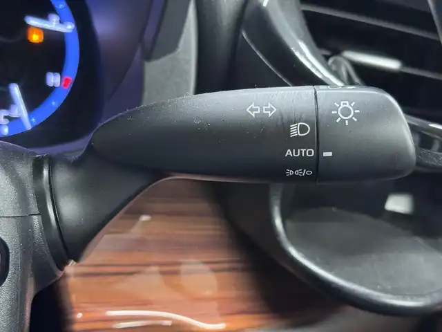 トヨタ ヤリスクロス ハイブリッド Z 三重県 2021(令3)年 7.1万km ホワイトパールクリスタルシャイン ハイブリッド/FF/フロアCVT/純正 8インチディスプレイオーディオ/（AM/FM/CD*/DVD*/USB/iPod/Bluetooth/Miracast/TV/CarPlay/AndroidAuto）/バックガイドモニター/ドライブレコーダー 前後/ビルトイン ETC/モデリスタエアロ（F/S/R下）/Toyota Safety Sense/・プリクラッシュセーフティ/・レーントレーシングアシスト/・レーダークルコン（全車速追従機能付）/・オートハイビーム/・ロードサインアシスト/・インテリジェントクリアランスソナー［パーキングサポートブレーキ（静止物＆後方接近車両）］/・ブラインドスポットモニター＆リヤクロストラフィックアラート/・先行車発進告知機能/装備/・ハーフレザーシート/・シートヒーター（D/N）/・パワーシート（D6way）/・オートエアコン/・オートライト/・LEDヘッドランプ/・ステアリングスイッチ/・プッシュスタート/・電子パーキングブレーキ＆ブレーキホールド/・USBジャック（充電用x1、入力用x1）/・純正18inAW/・保/取/マルチ取/・スマートキーx2/・【OP】応急用スペアタイヤ/・【DOP】インテリアパネルセット（茶木目調）/など