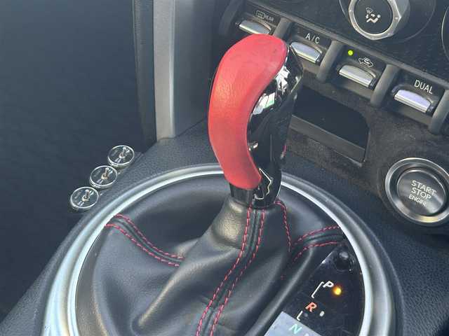 トヨタ ８６ GT リミテッド 愛知県 2017(平29)年 8.1万km クリスタルホワイトパール 純正メモリナビ/フルセグテレビ/バックカメラ/Bluetooth/クルーズコントロール/プッシュスタート/ETC/ハーフレザーシート/シートヒーター/BLIZ車庫調/パドルシフト