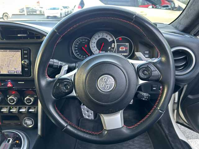 トヨタ ８６ GT リミテッド 愛知県 2017(平29)年 8.1万km クリスタルホワイトパール 純正メモリナビ/フルセグテレビ/バックカメラ/Bluetooth/クルーズコントロール/プッシュスタート/ETC/ハーフレザーシート/シートヒーター/BLIZ車庫調/パドルシフト