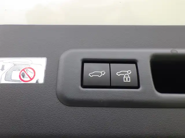 レクサス ＬＢＸ クール 千葉県 2024(令6)年 0.8万km パールⅡ Toyota Safety Sense/・プリクラッシュセーフティ/・レーンディパーチャーアラート/・オートハイビーム/・フロントクロストラフィックアラート/・プロアクティブドライビングアシスト/・ブラインドスポットモニター/・レーダークルーズコントロール/ヘッドアップディスプレイ/パワーバックドア/置くだけ充電/ハーフレザーシート/運転席パワーシート/前席シートヒーター/純正コネクティッドナビ/地デジTV/【Bluetooth接続】/【Apple CarPlay　Android Auto対応】/パノラミックビューモニター/リバース連動ドアミラー（左/右）/ドライブレコーダー/革巻きステアリング/ステアリングスイッチ/パドルシフト/ETC（2.0）/LEDヘッドライト/フォグライト/ウインカーミラー/クリアランスソナー/純正18インチアルミホイル/サイド/カーテンエアバッグ/スマートキー
